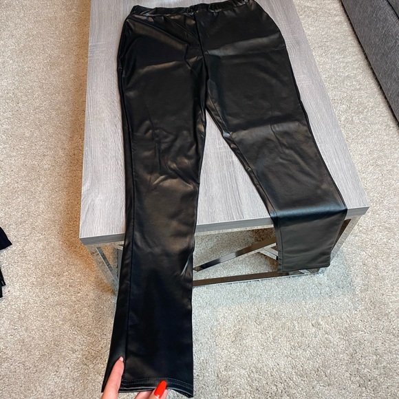Faux leather leggings - Picture 2 of 7